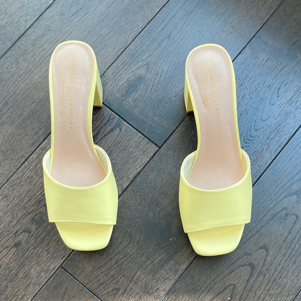 NWOB Chinese Laundry Tai Soft Yellow Platform Block Heel Mules ASO Taylor Swift